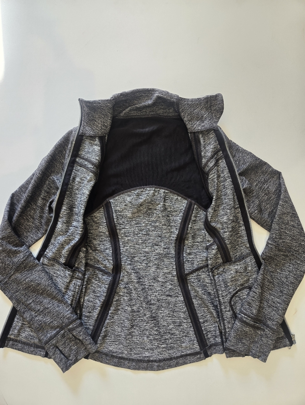 EUC- lululemon Define Special Edition Jacket Wing Mesh Heathered Black Size 6 - Picture 10 of 10